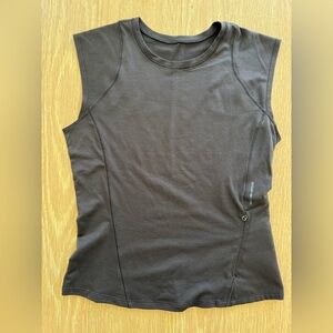 Lululemon tank with hidden front zippered pocket